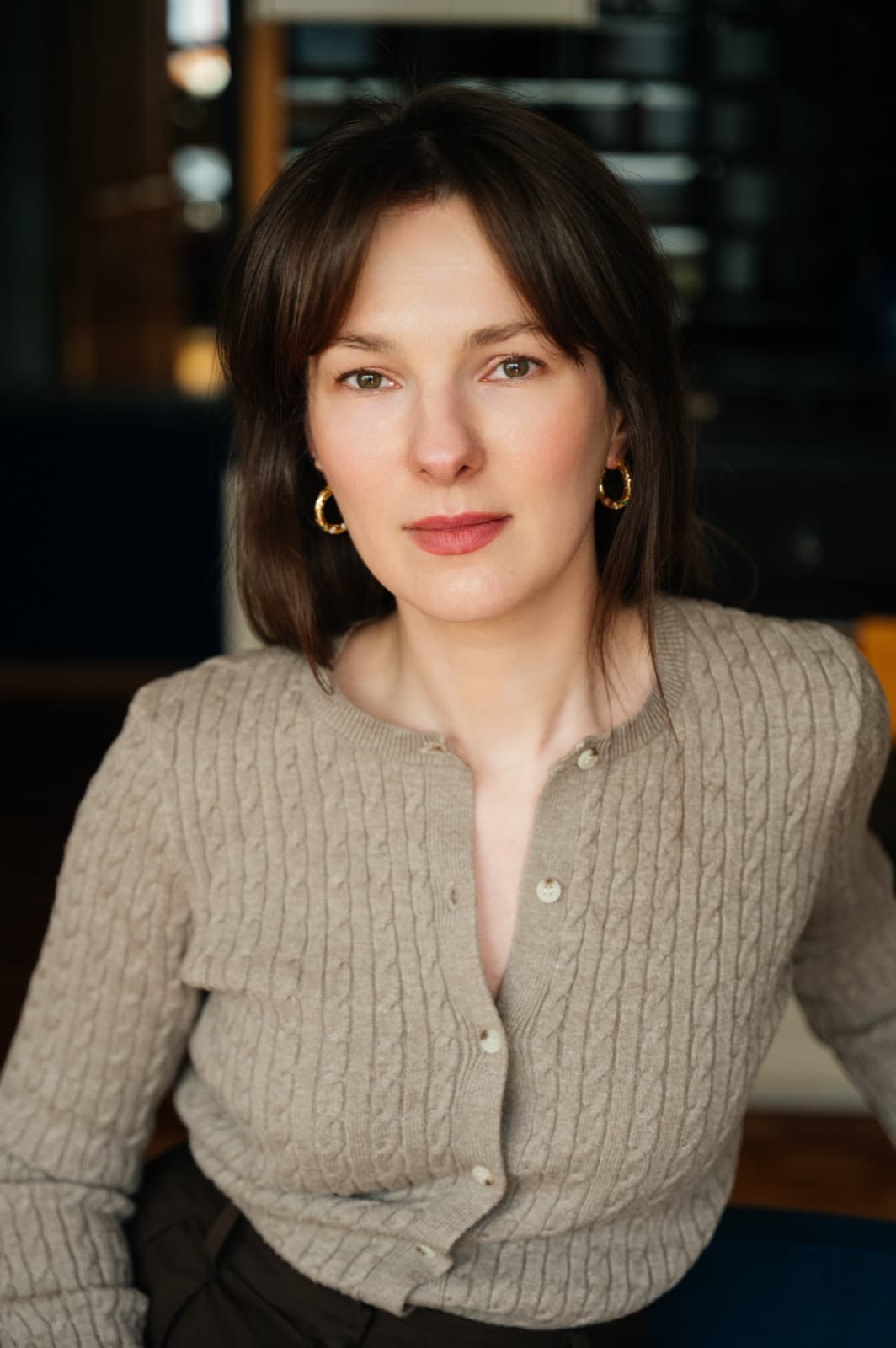 Agata Myśliborska-Błyskun patrzy prosto w obiektyw